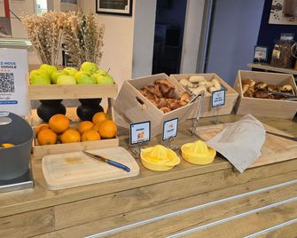 ibis budget Aix-en-Provence Les Milles - Aix-en-Provence - Buffet