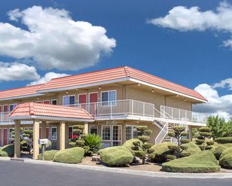 Days Inn by Wyndham Turlock - Turlock - Gebouw