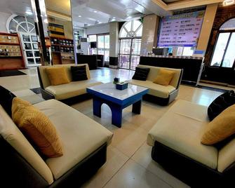 OYO 1141 Healing Condo Hotel - Angeles City - Lobby