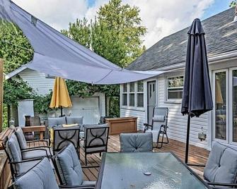 Calm & Relaxing cottage near the beach - Fort Erie - Patio