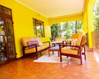 Venna Homes - Moshi - Balkon