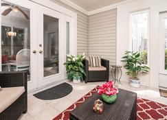 Gorgeous completely remodeled 3 bedroom townhouse in Sea Colony West - Bethany Beach - Patio
