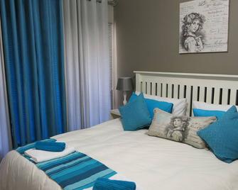 Cherry Lane Self Catering BB - 1 Bedroom Bathroom With Shower for 4 Guests - Bloemfontein - Habitación