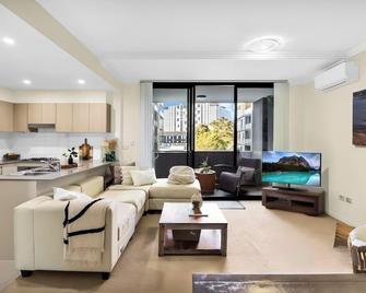 2Bedroom apartment near Nepean Hospital - Kingswood - Living room