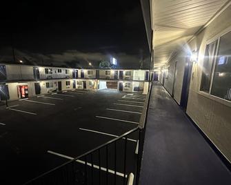 Del Aire Inn - Inglewood - Balcony