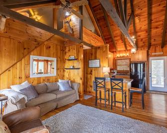 Heather Heights Cottage - Boone - Living room