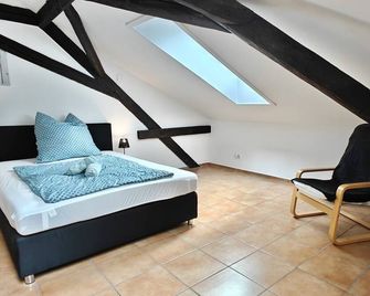 Loft with pond view in the Franconian lake district Pet-friendly - Pleinfeld - Bedroom