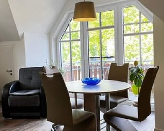 Zentrale Lage in Ortsmitte - Wustrow (Darss) - Essbereich