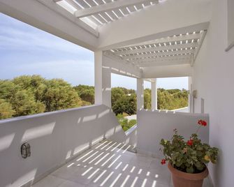 Sunrise Studios in Perissa - Σαντορίνη - Μπαλκόνι