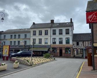 Maison au Coeur du Village - Saint-Germain-la-Campagne - Edificio
