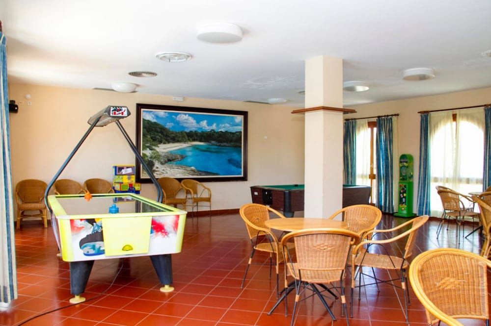 أبارتهوتل كلاب أندريا - ثيوداديلا دي منورقة - مطعم