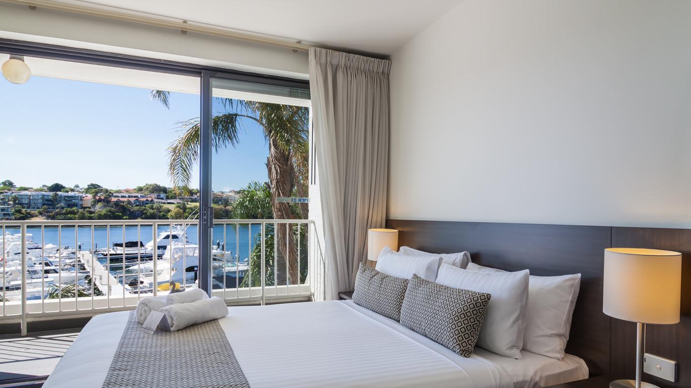 Pier 21 Riverside Apartment Hotel