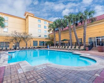 La Quinta Inn & Suites by Wyndham San Antonio Riverwalk - San Antonio - Piscina