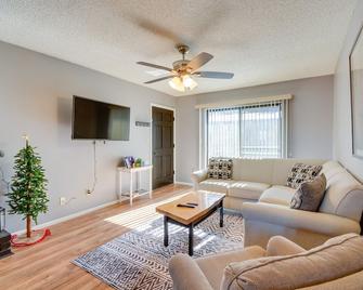 1 Mi to Museum Pet-Friendly Prescott Condo - Prescott - Living room
