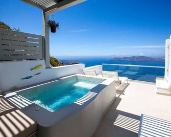 Caldera's Majesty - Thera - Pool