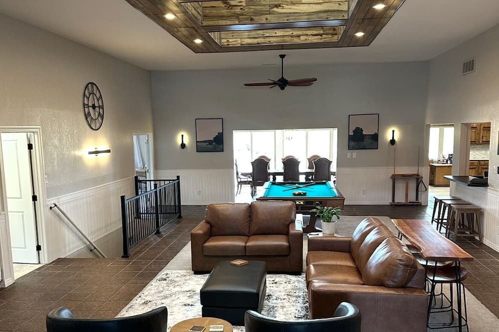 Enormous Home On Golf Course. Newly renovated - Sleeps 21! - Sterling - Sala de estar