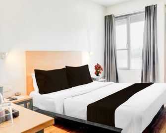 Blissful Stays at MG Road Pune - Pune - Bedroom