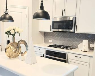 Short Stay, Long on Comfort - Prosper - Kitchen