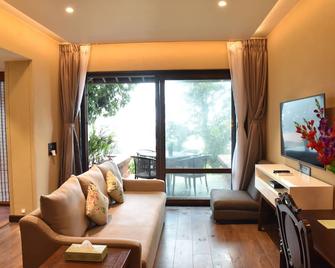 Brightland Resort & Spa - Mahabaleshwar - Oturma odası