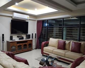 Baan Hansa - Ban Hat Chao Samran Nai - Living room