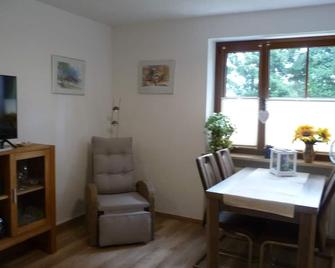 ground floor apartment (non-smoking) with terrace in the green Bad Steben - Bad Steben - Essbereich