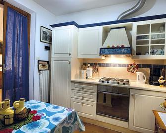 I Pini House - Magione - Cocina