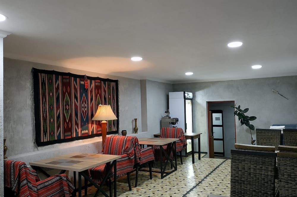 كي ي سي و هوستل - بيشكيك - غرفة طعام