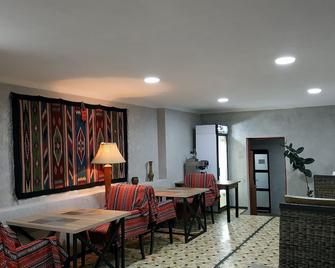 كي ي سي و هوستل - بيشكيك - غرفة طعام