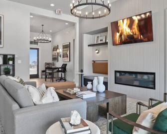Landing at Sanctuary at Indian Creek - 1 Bedroom in Huntsville - Madison - Living room