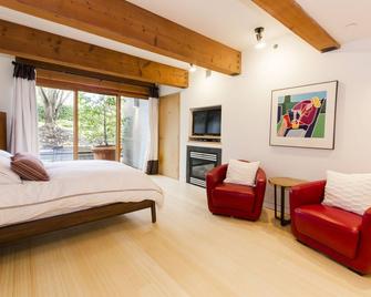 Private, bright suite with private entrance in leafy Vancouver neighbourhood - Vancouver - Bedroom