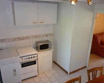 House In A Small Charming Village: Good Price-Quality Ratio - Auzelles - Cocina