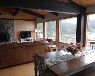 West Cove at Crook Point - Brookings - Dining room