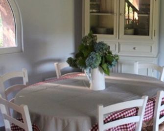 Gîte 'La Maisonnette', tastefully restored, peace and quiet assured. - Saulxures-sur-Moselotte - Salle à manger