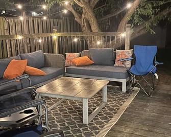 Instaworthy Home - Relaxing Patio - Hot Tub & Bbq - Cambridge - Terasa