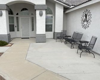 Large Boat Parking House at the River, Lake, and Casinos - Bullhead City - Patio