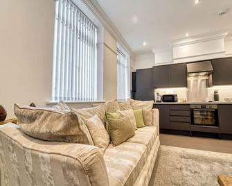 Host & Stay - The Bell - Stourbridge - Living room