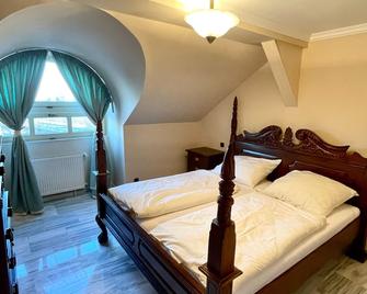 Palace Inn - Jíloviště - Bedroom