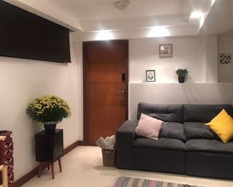 House with pool in Joá with access to the lagoon. (Rental of the entire space) - ريو دي جانيرو - غرفة معيشة