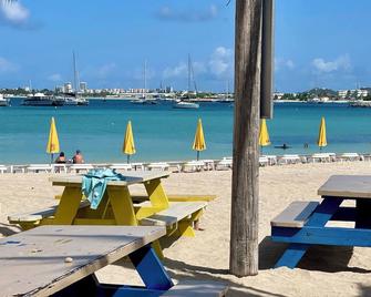 Baker's Suites - Simpson Bay - Strand