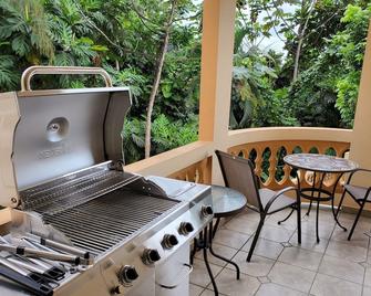 7 rooms,Rainforest retreat,gated,fenced,private 2 story home, sleep 20 solar W/H - Naguabo - Balcón