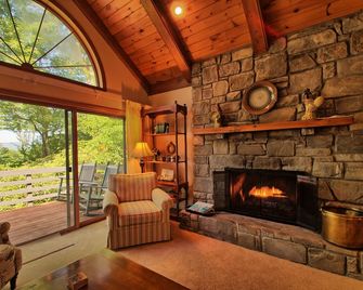 Penrith Hideaway at Yonahlossee - Boone - Living room