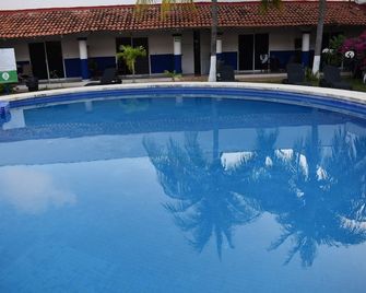 Plaza Almendros Hotel Isla Mujeres - Isla Mujeres - Piscina