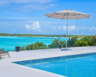Breathtaking Views, Outstanding Accommodation - Pool, New Kitchen And King Bed - George Town - Piscine