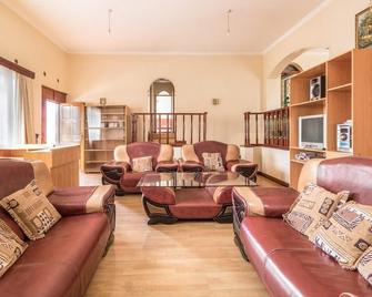Azima Wellness Retreat Center - Villa Home - Ngong - Living room