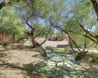 Old Town Cottonwood Cottage w/ Yard, Pets Welcome - Cottonwood - Patio