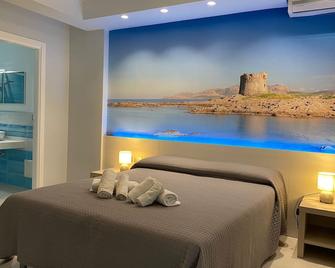 Hotel on the promenade of Stintino, rooms with air conditioning and private bathroom - Stintino - Camera da letto