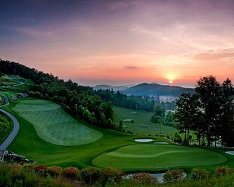Old Edwards Inn & Spa - Highlands - Building