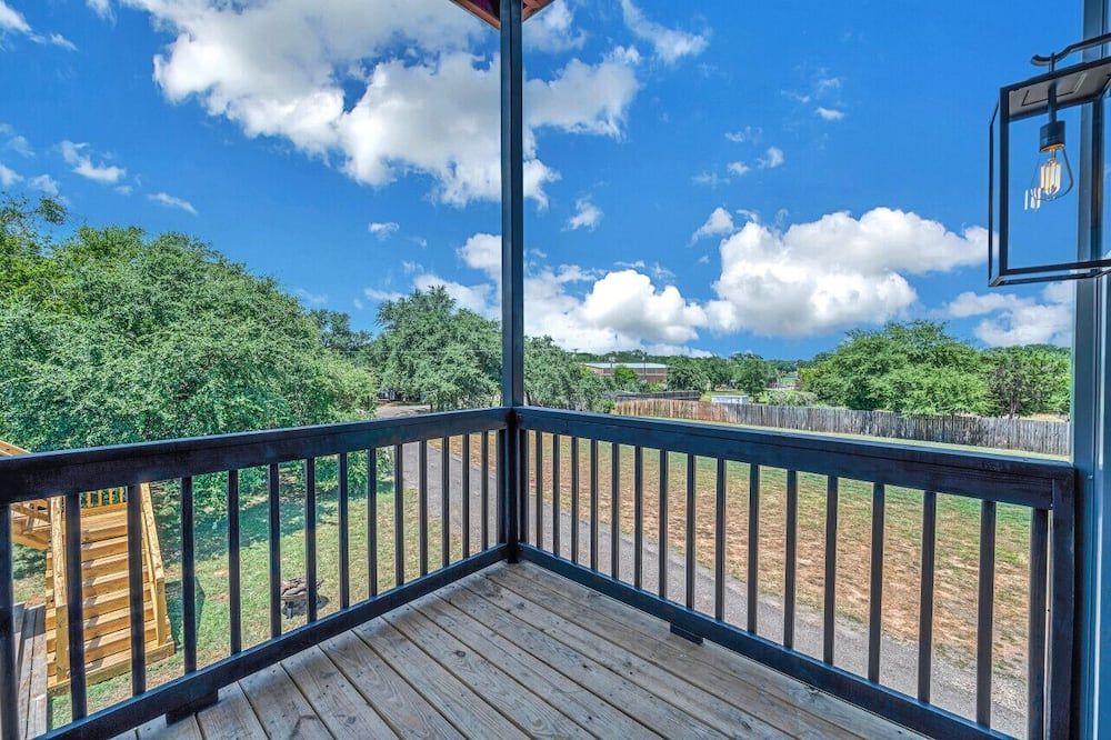 Live Oak | Unprecedented Aerial Container Home - Bellmead - Balkon