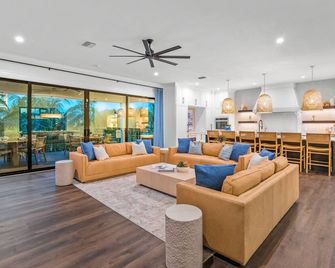 Shaker of Salt - Siesta Key - Huiskamer