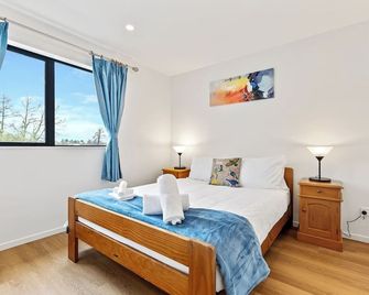 Ventura Serenity Townhouse with Parking and Patio - Auckland - Bedroom